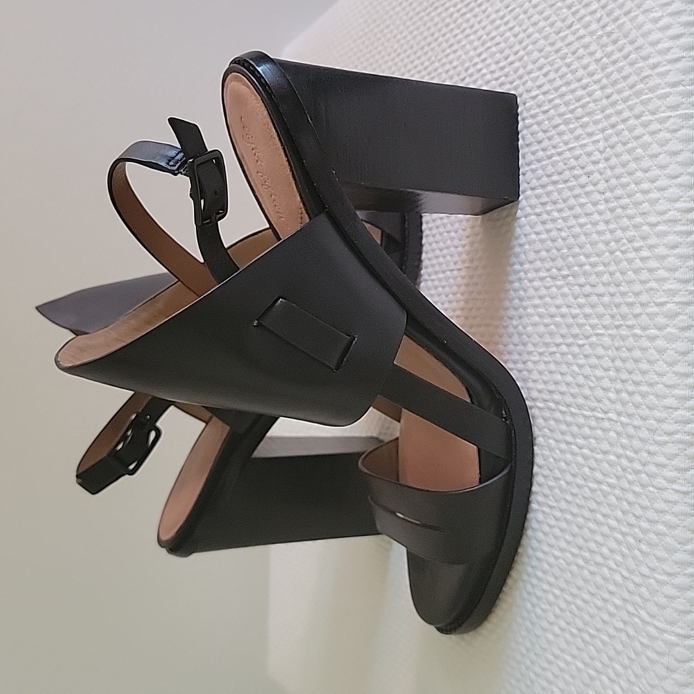 NWT Eight Fifteen Black Leather Block Heel Sandals Size: 9
